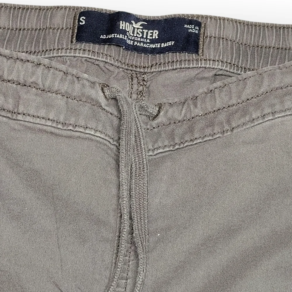 Hollister Men's Gray Cargo Pants - Picture 2 of 3